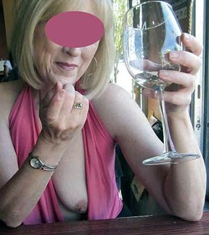 Sexe Mature Quimper avec Scarlett, 50 ans, totalement naturelle