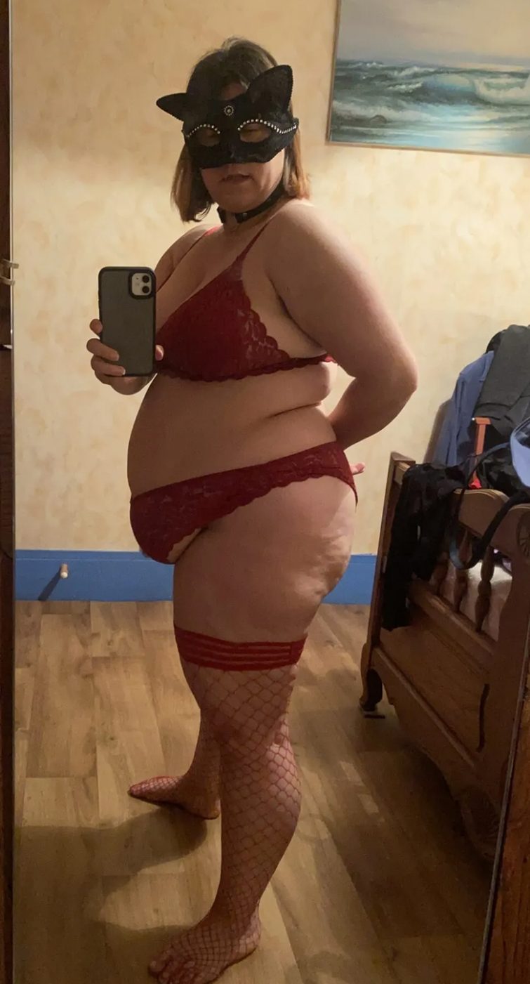 Cougar bouillante Vendôme attend un partenaire pour jouir